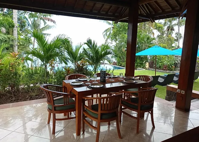 Absolute Beachfront Private Sleeps 6 With Infinity Pool On 1200m2 Of Tropical Land Tulamben