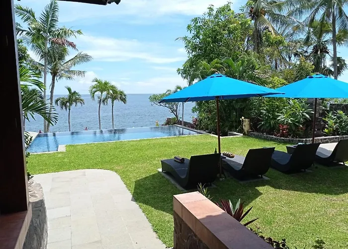 Absolute Beachfront Private Sleeps 6 With Infinity Pool On 1200m2 Of Tropical Land * Tulamben