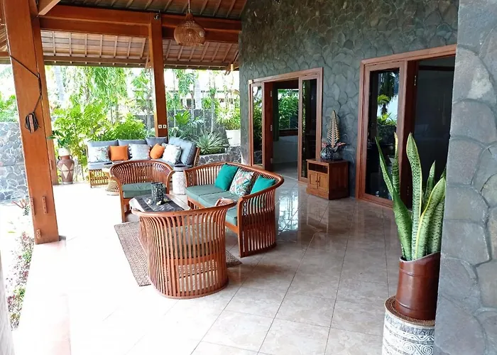 Absolute Beachfront Private Sleeps 6 With Infinity Pool On 1200m2 Of Tropical Land Tulamben