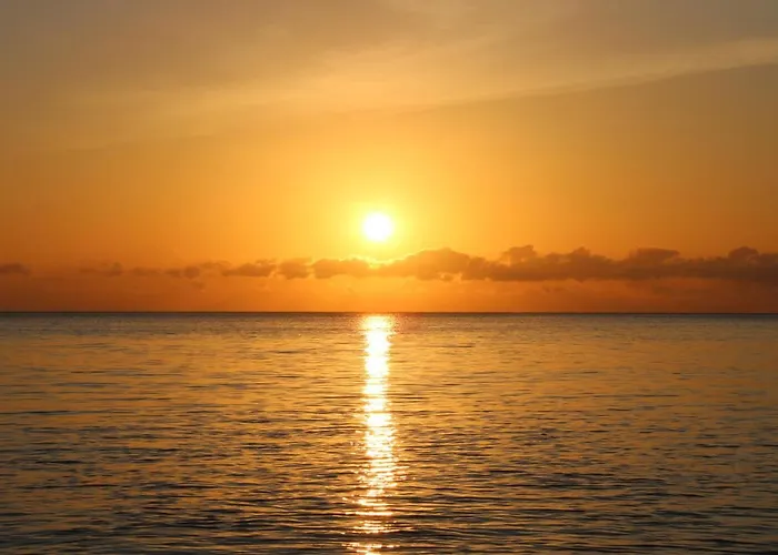 Absolute Beachfront Private Sleeps 6 With Infinity Pool On 1200m2 Of Tropical Land Villa Tulamben