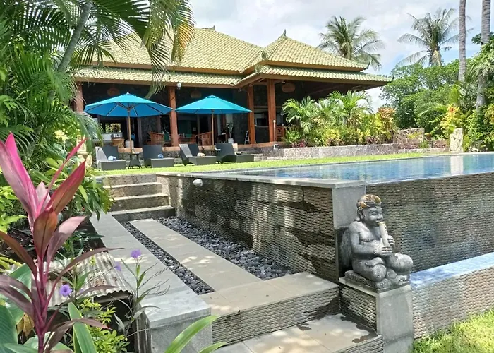 Absolute Beachfront Private Sleeps 6 With Infinity Pool On 1200m2 Of Tropical Land Tulamben