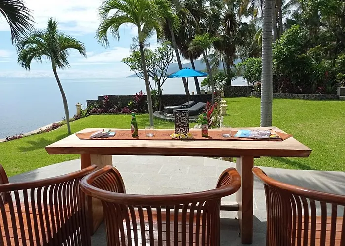 Absolute Beachfront Private Sleeps 6 With Infinity Pool On 1200m2 Of Tropical Land * Tulamben