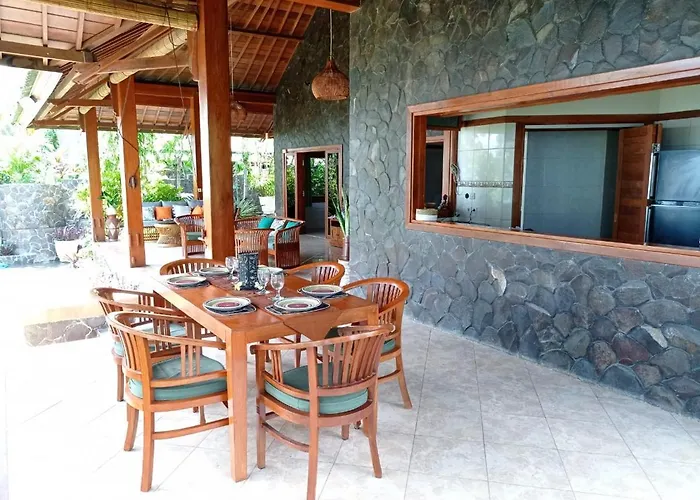Villa Absolute Beachfront Private Sleeps 6 With Infinity Pool On 1200m2 Of Tropical Land Tulamben