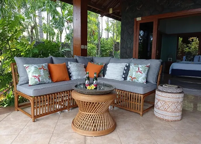 Absolute Beachfront Private Sleeps 6 With Infinity Pool On 1200m2 Of Tropical Land Villa Tulamben