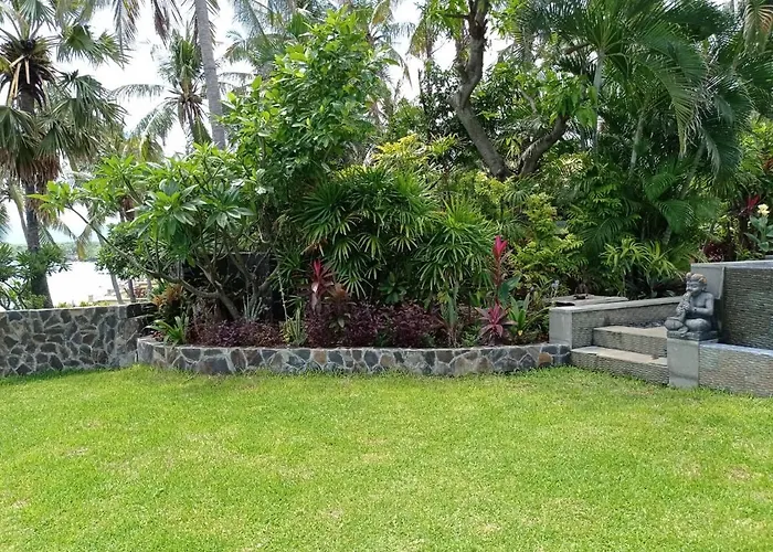 Absolute Beachfront Private Sleeps 6 With Infinity Pool On 1200m2 Of Tropical Land Villa Tulamben