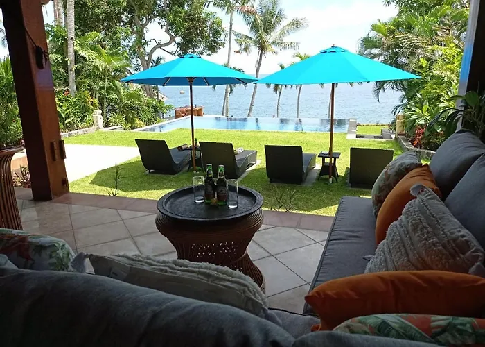 Absolute Beachfront Private Sleeps 6 With Infinity Pool On 1200m2 Of Tropical Land