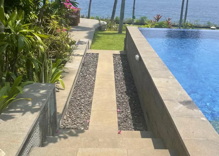 Absolute Beachfront Private Sleeps 6 With Infinity Pool On 1200m2 Of Tropical Land Villa Tulamben