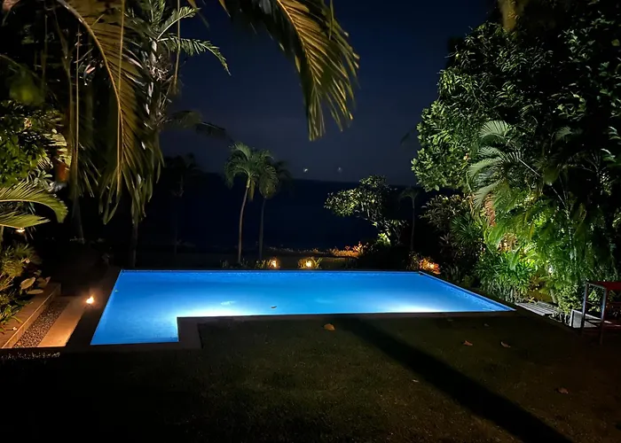 Absolute Beachfront Private Sleeps 6 With Infinity Pool On 1200m2 Of Tropical Land Tulamben